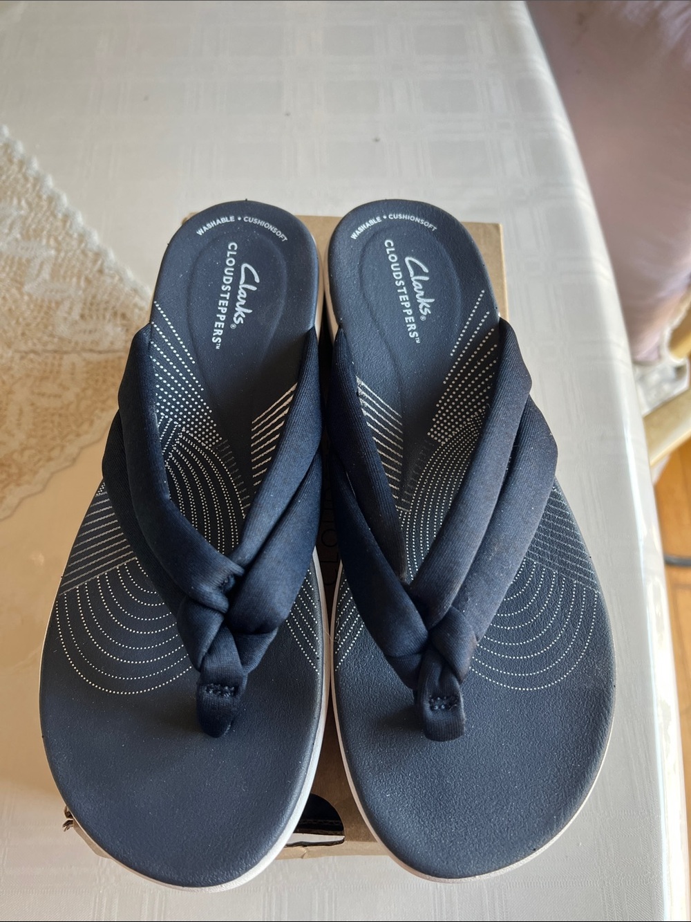 Clarks Cloudsteppers Black Padded Thong Sandals NWT